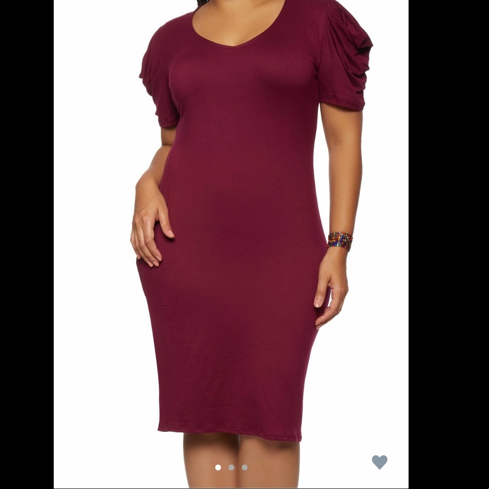 Puff sleeve plus size dress.